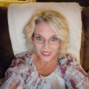 Meet your Posher, Denise